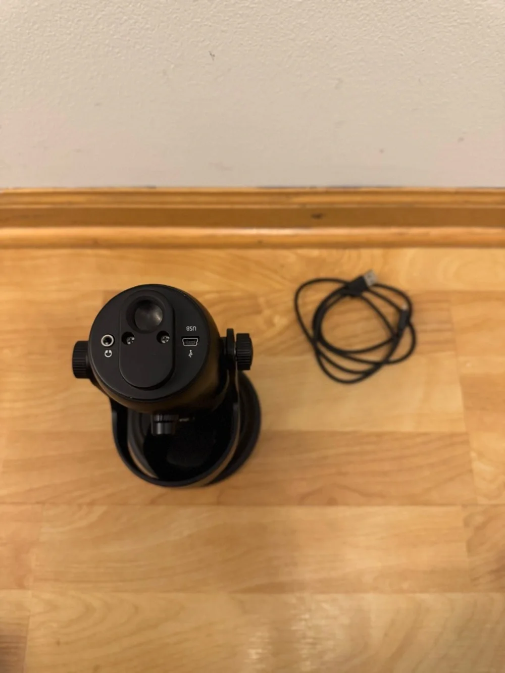 Blue Microphones Yeti USB Microphone in the Blackout finish